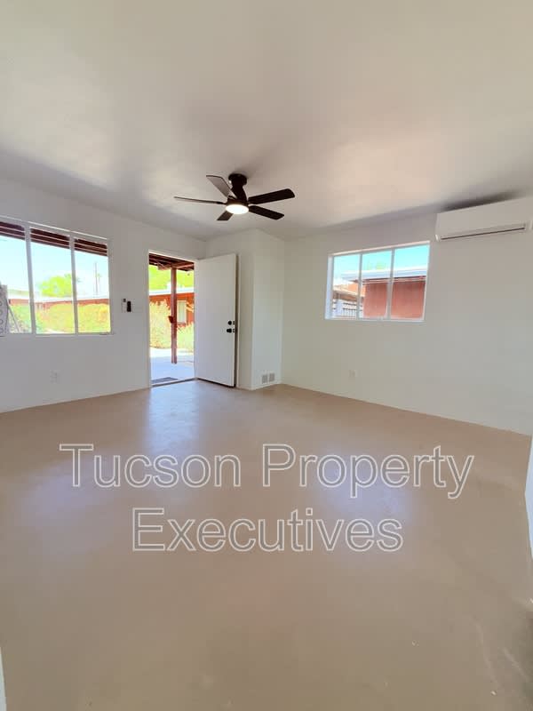 814 N Alvernon Way – photo 4