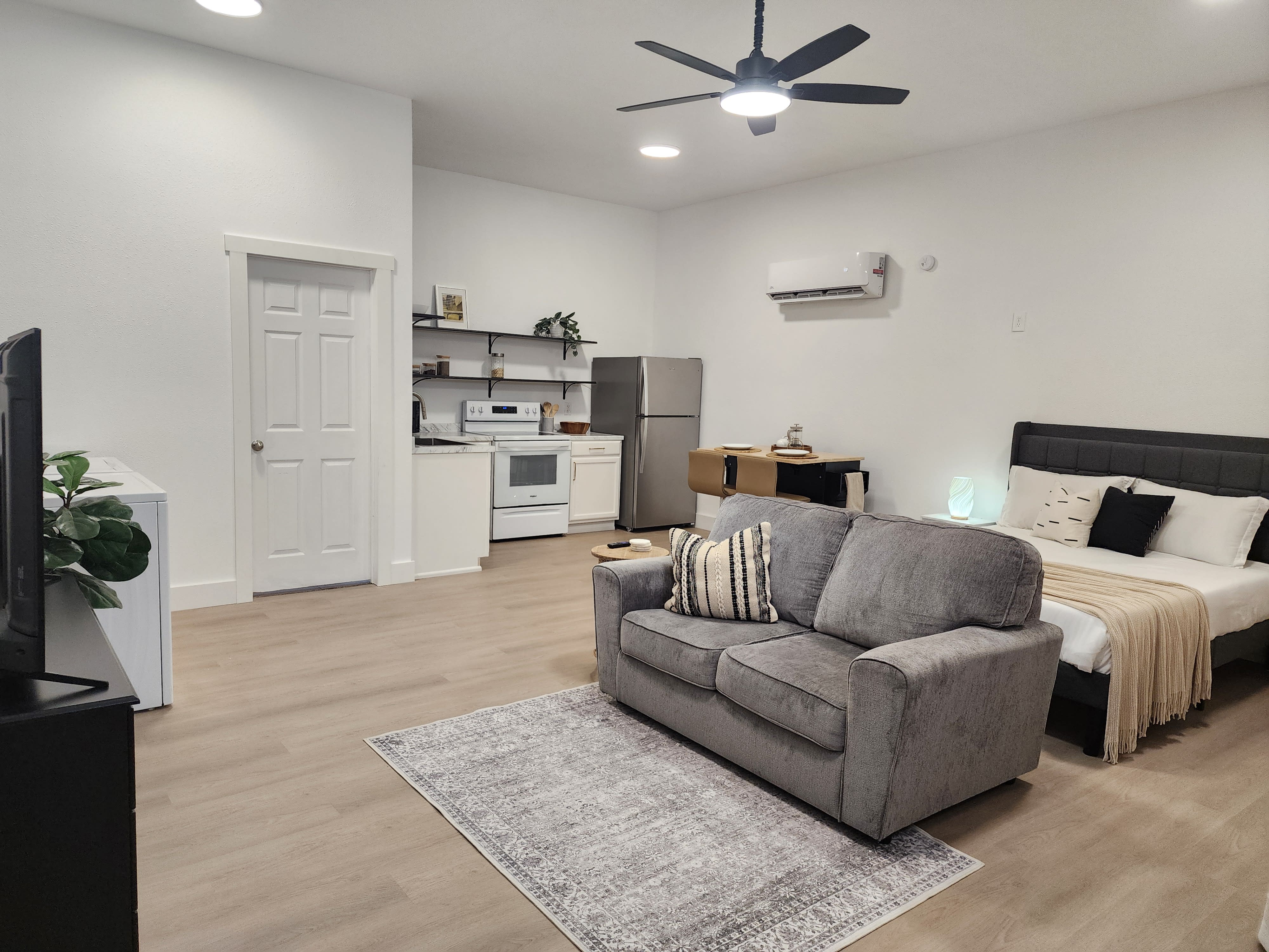 490 E Stanford Street – photo 2