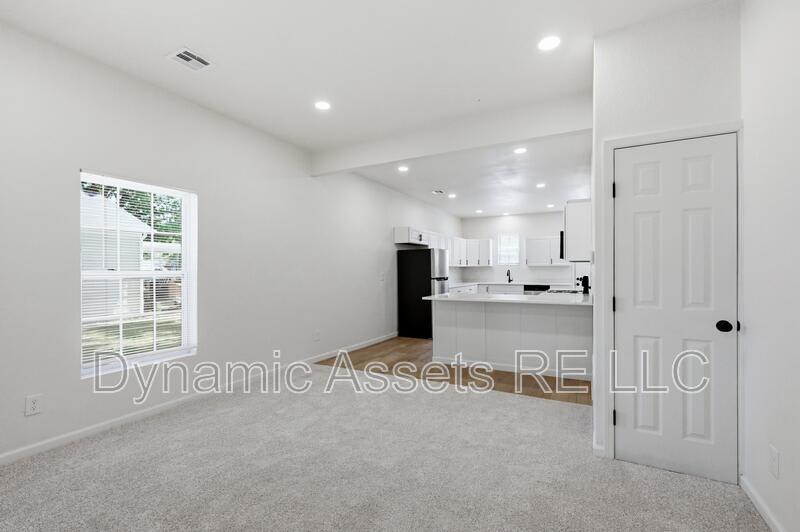 542 E 23rd St – photo 3