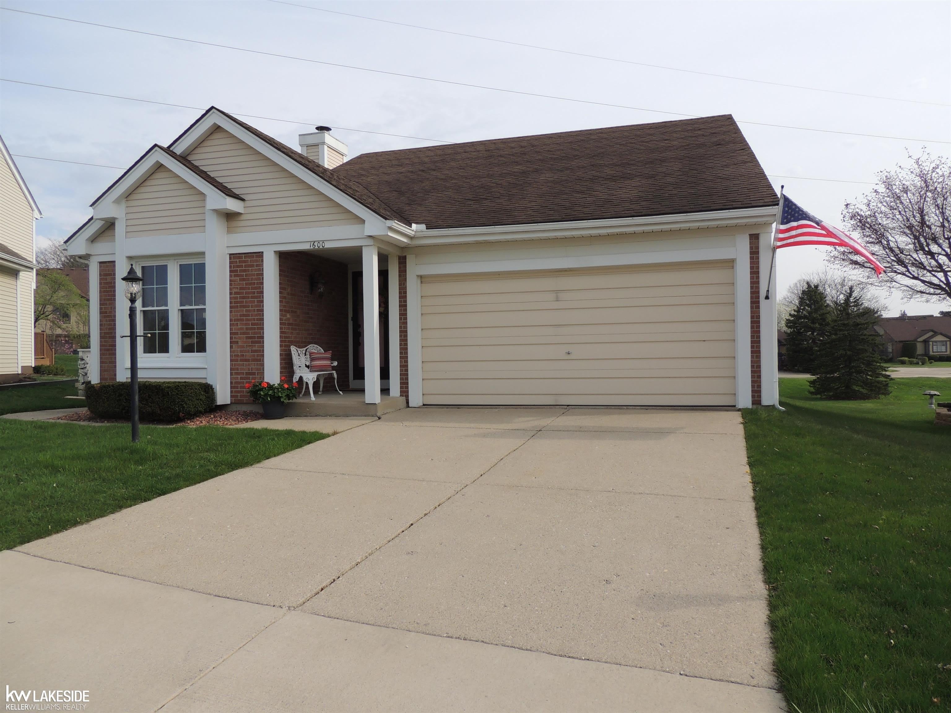 1600 Stonecrest Drive – photo 2
