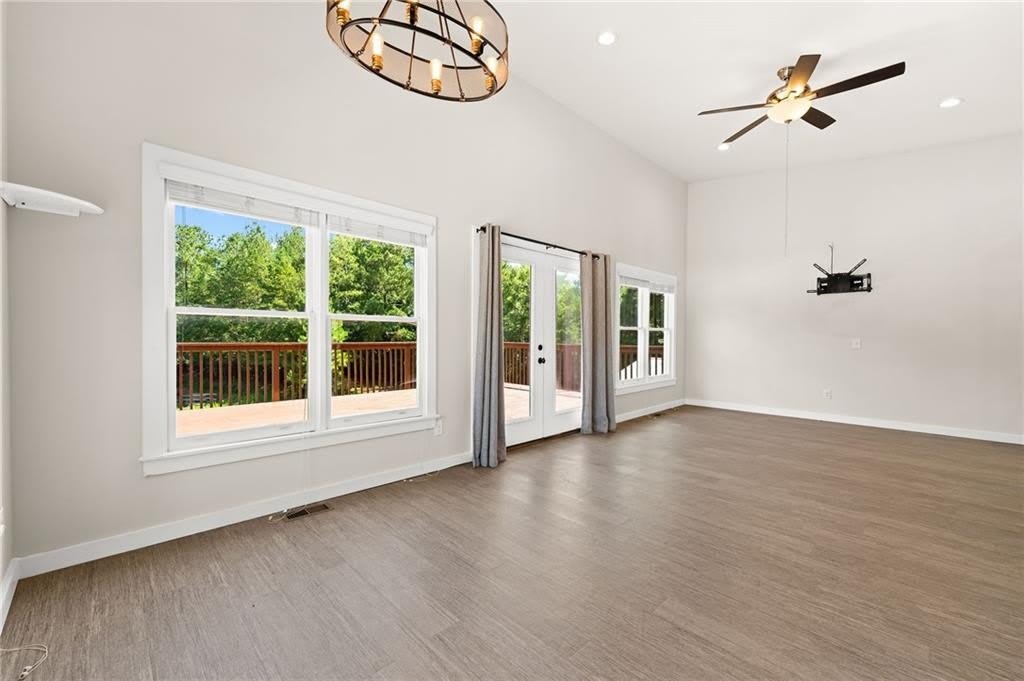 221 Columbus Drive – photo 2
