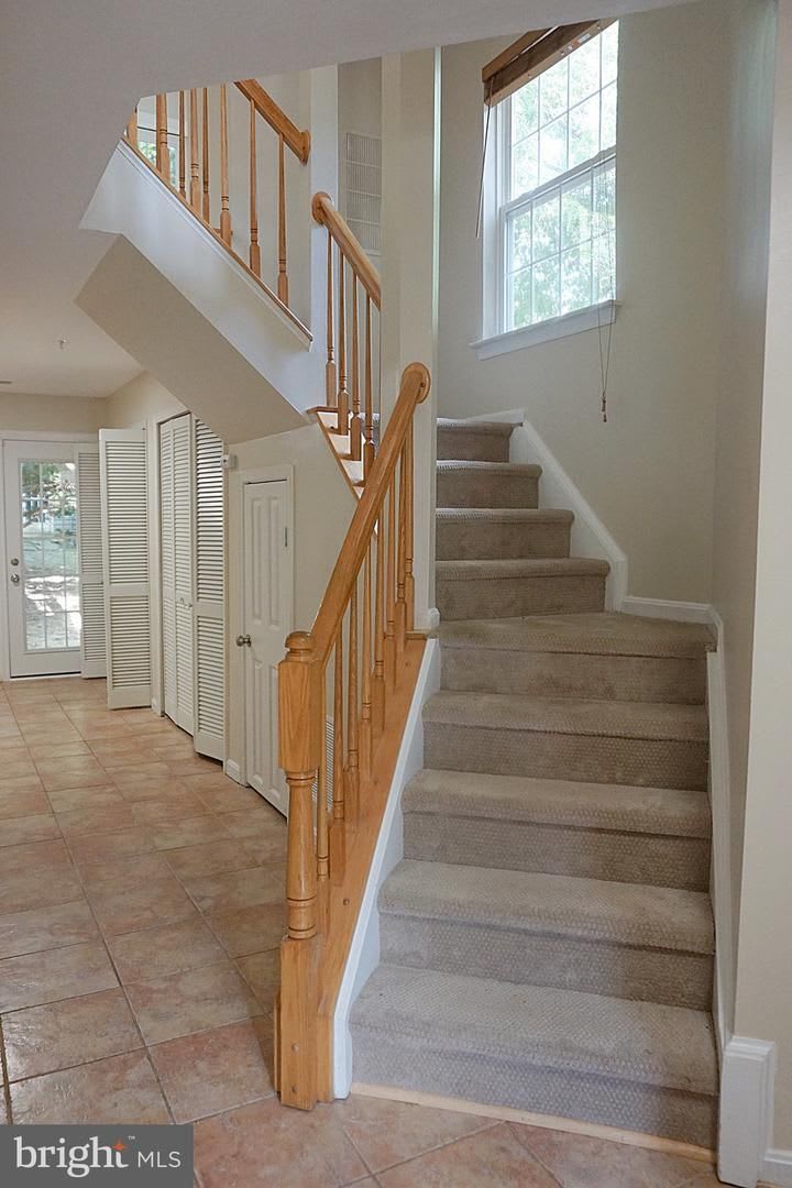 A gorgeous townhouse with one-car garage in a desired community in Germantown! – photo 2