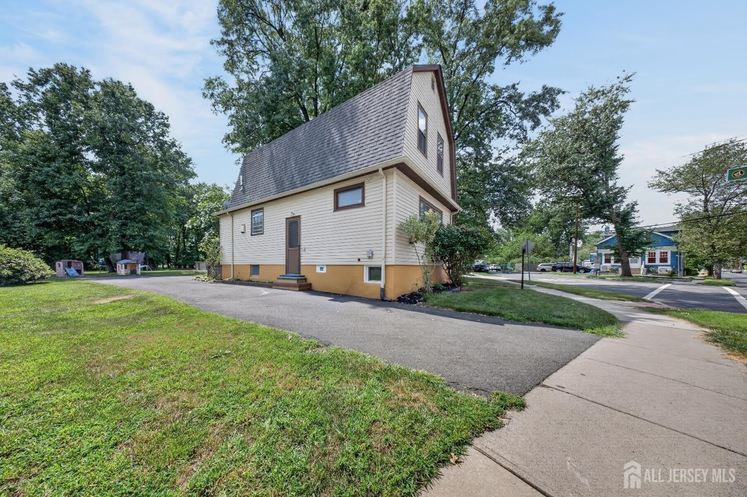 1871 W 4th Street W – photo 3