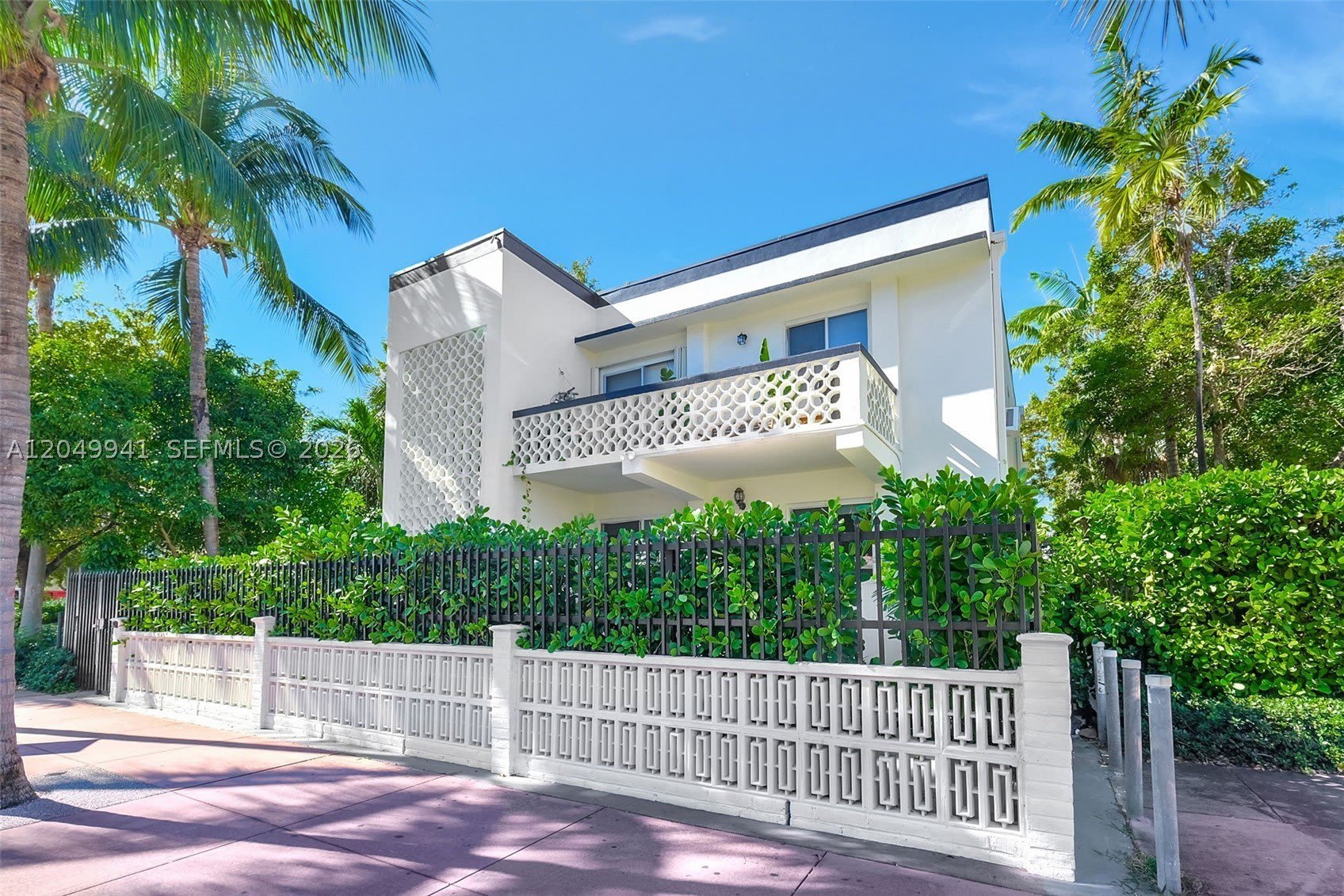 428 Collins Ave – photo 2