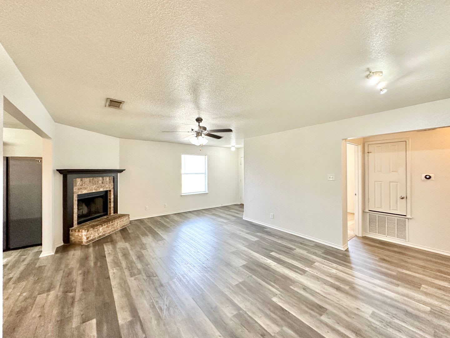 1 2 Off 1St Months Rent Small Dogs Cats Accepted – photo 5