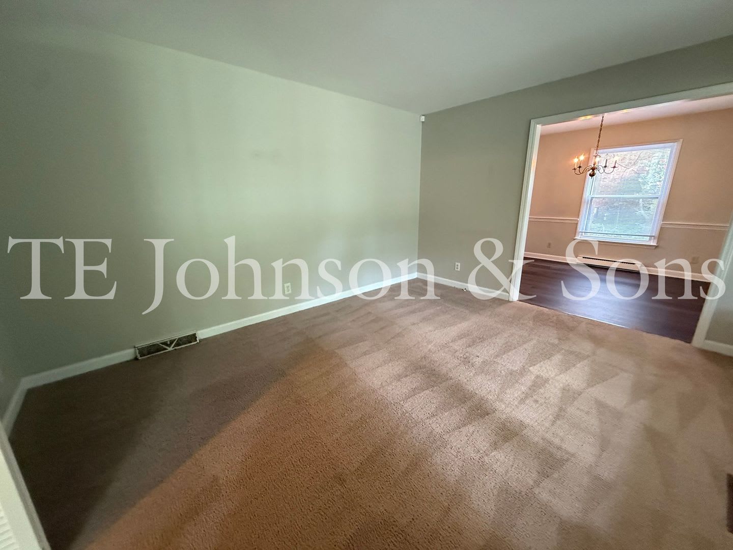 Spacious One Level Home with Den, Granite Kitchen Island, and 2 Car Carport – photo 5