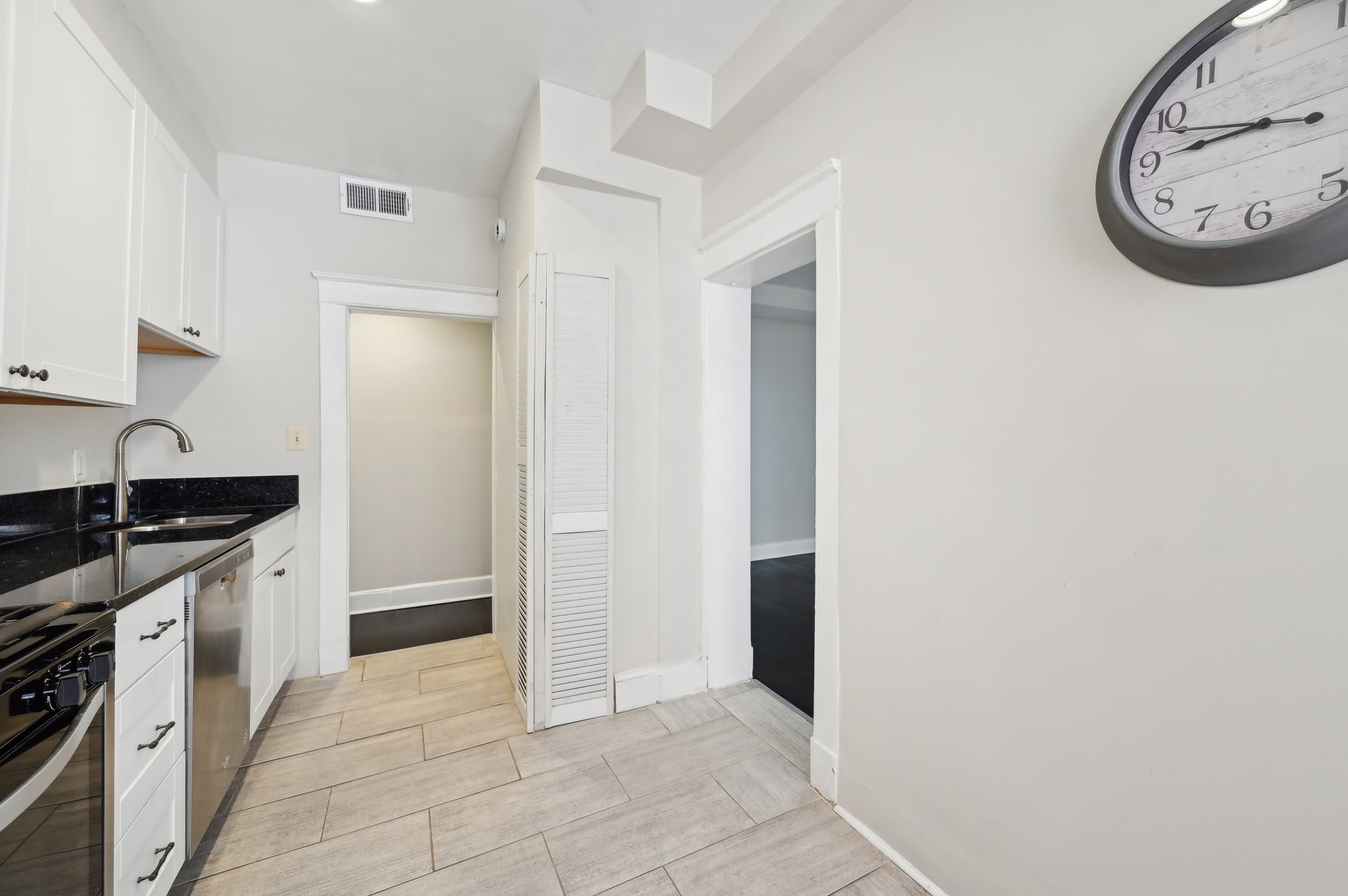2431 Linden Avenue – photo 5