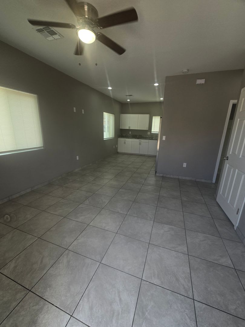 TOWNHOME AVAILABLE 2BD/1BA ALL TILE FLOORING!!! WON'T LAST!! – photo 4