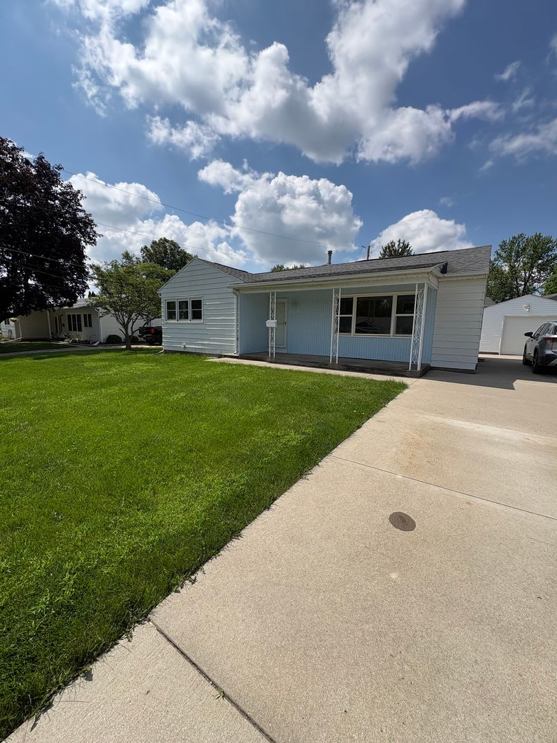 UPDATED 3 Bedroom 1 Bathroom single family home – photo 2