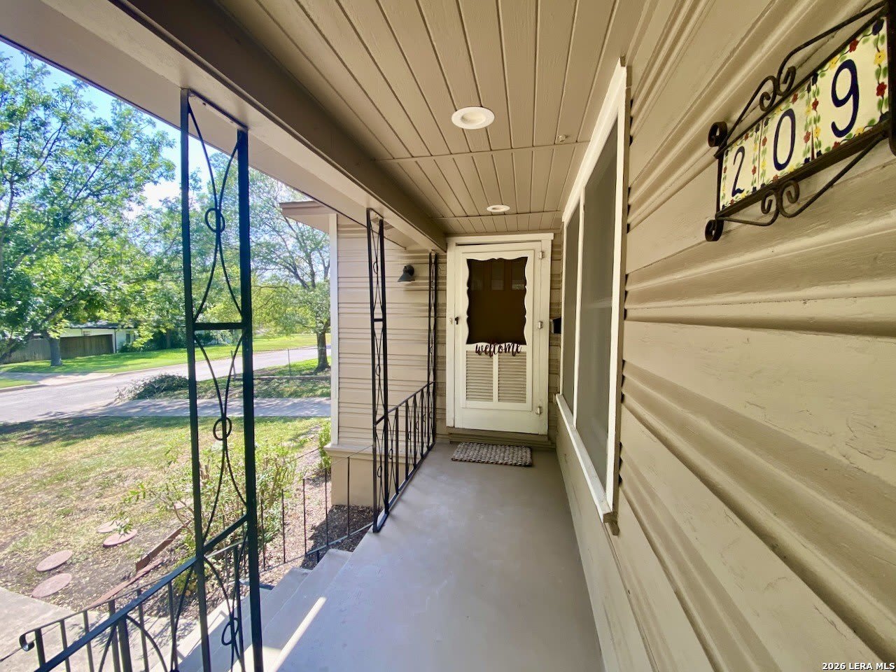 209 LYMAN DR – photo 2