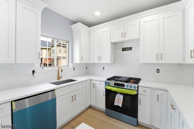 704 Green Ln – photo 2
