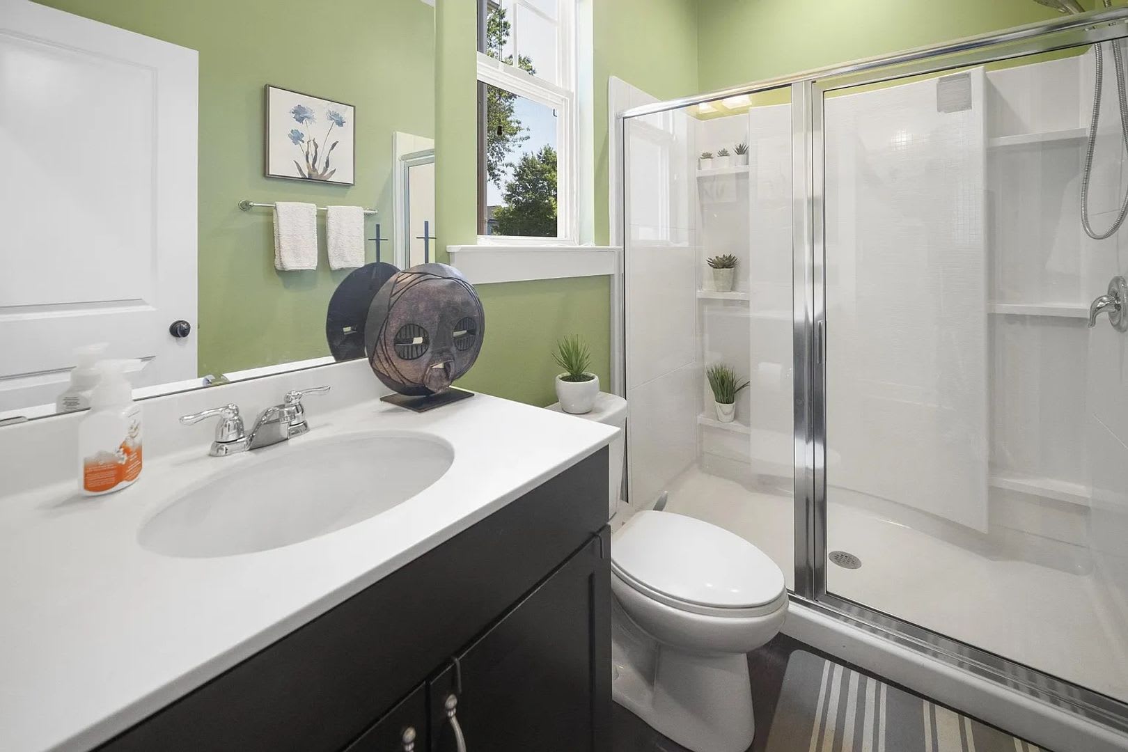 Room in 4 Bedroom Home at Double Oaks Rd – photo 3
