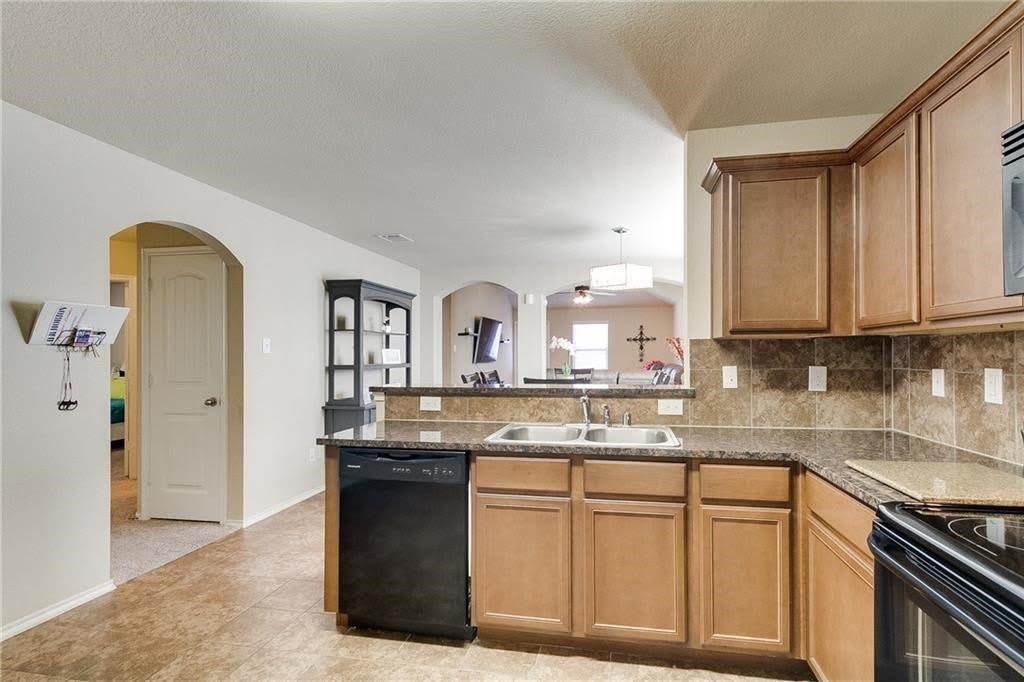 1212 Roman Drive – photo 2