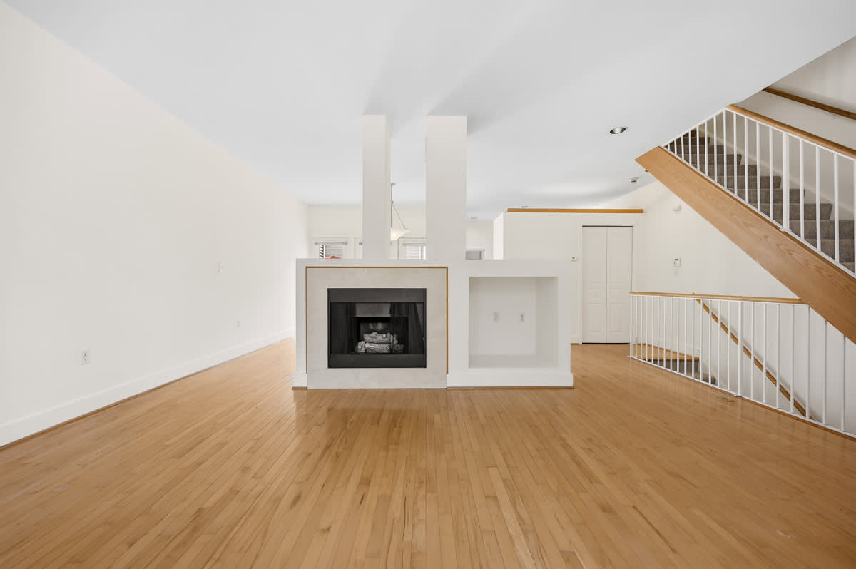 251 Carron St – photo 5