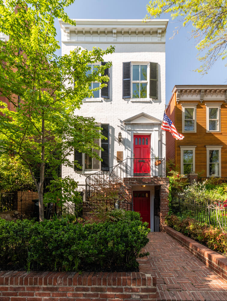 636 G Street Southeast 2 – photo 1