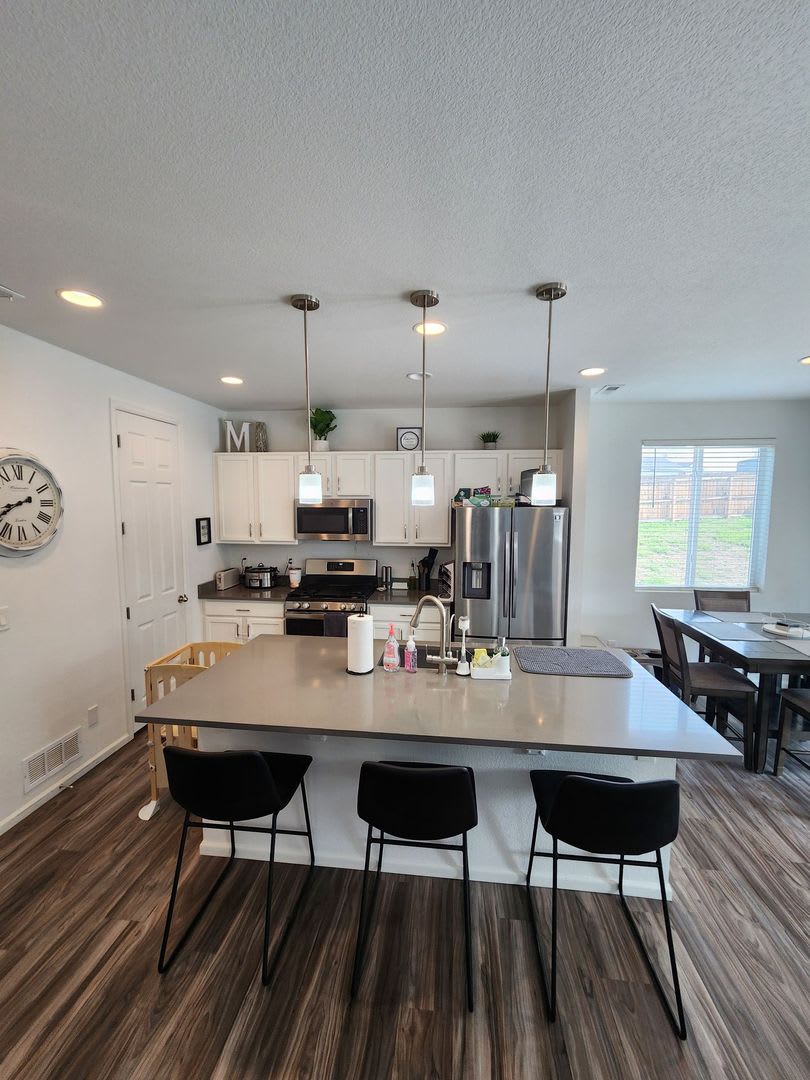 Beautiful 3-Bed, 3-Bath Home on a Spacious Corner Lot! – photo 4