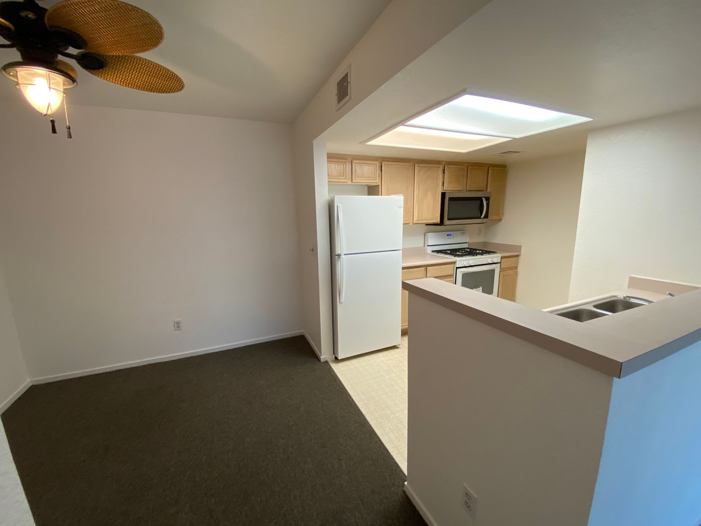 1 Bedroom 1 1/2 Bath. 2nd floor of a well-kept, peaceful, quiet community – photo 5