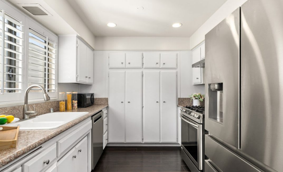 12930 Valleyheart Dr Apt 4 – photo 4