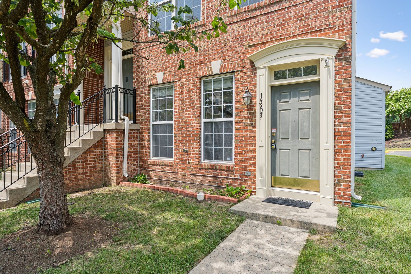 Beautiful End-Unit Townhome-Style Condo Near Stonebridge! – photo 5
