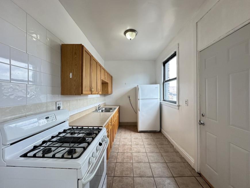 1668 Pratt – photo 3