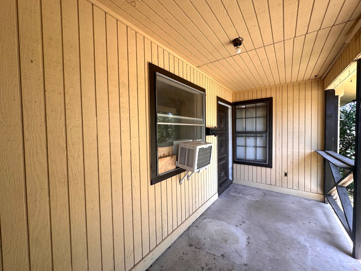 Cabin style 2 Bedroom (can be used as 3) and 2 Bathroom Single Family House for Rent nearby Downtown Buda TX – photo 3