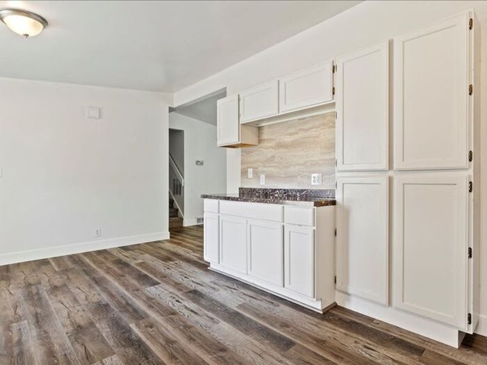 1376 Greenfield Avenue – photo 5