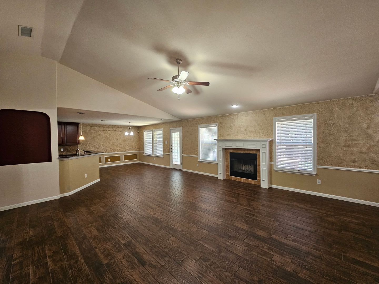 AVAILABLE NOW & READY FOR MOVE IN – photo 4