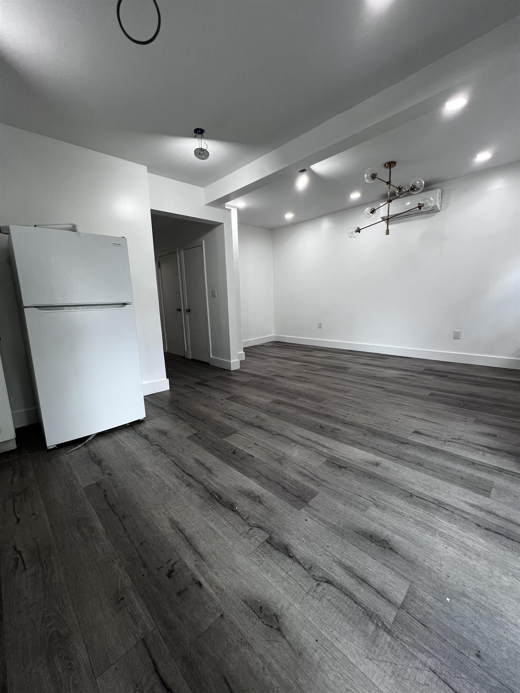 28 E 47TH ST – photo 3