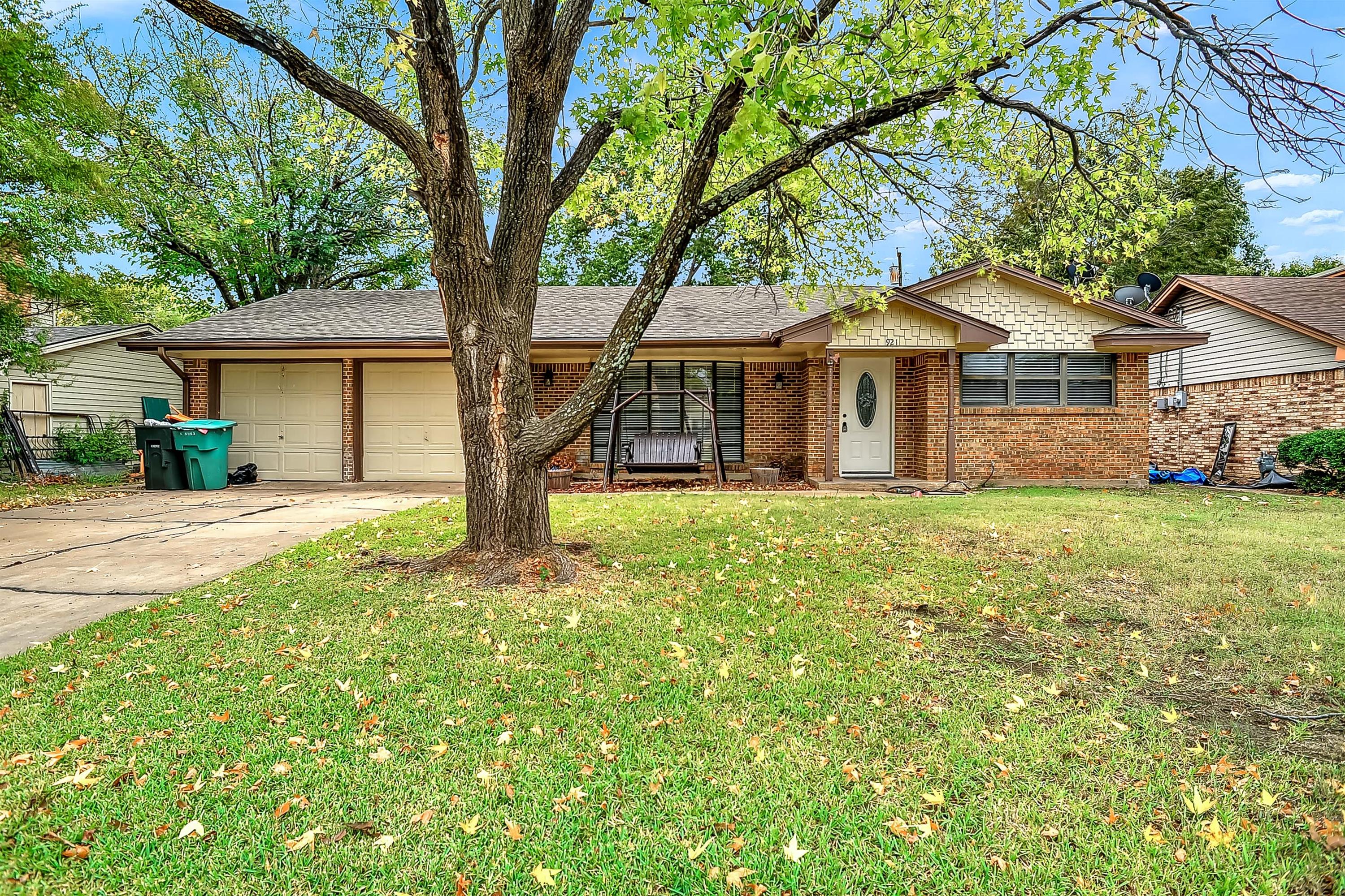 921 Holiday Drive – photo 1