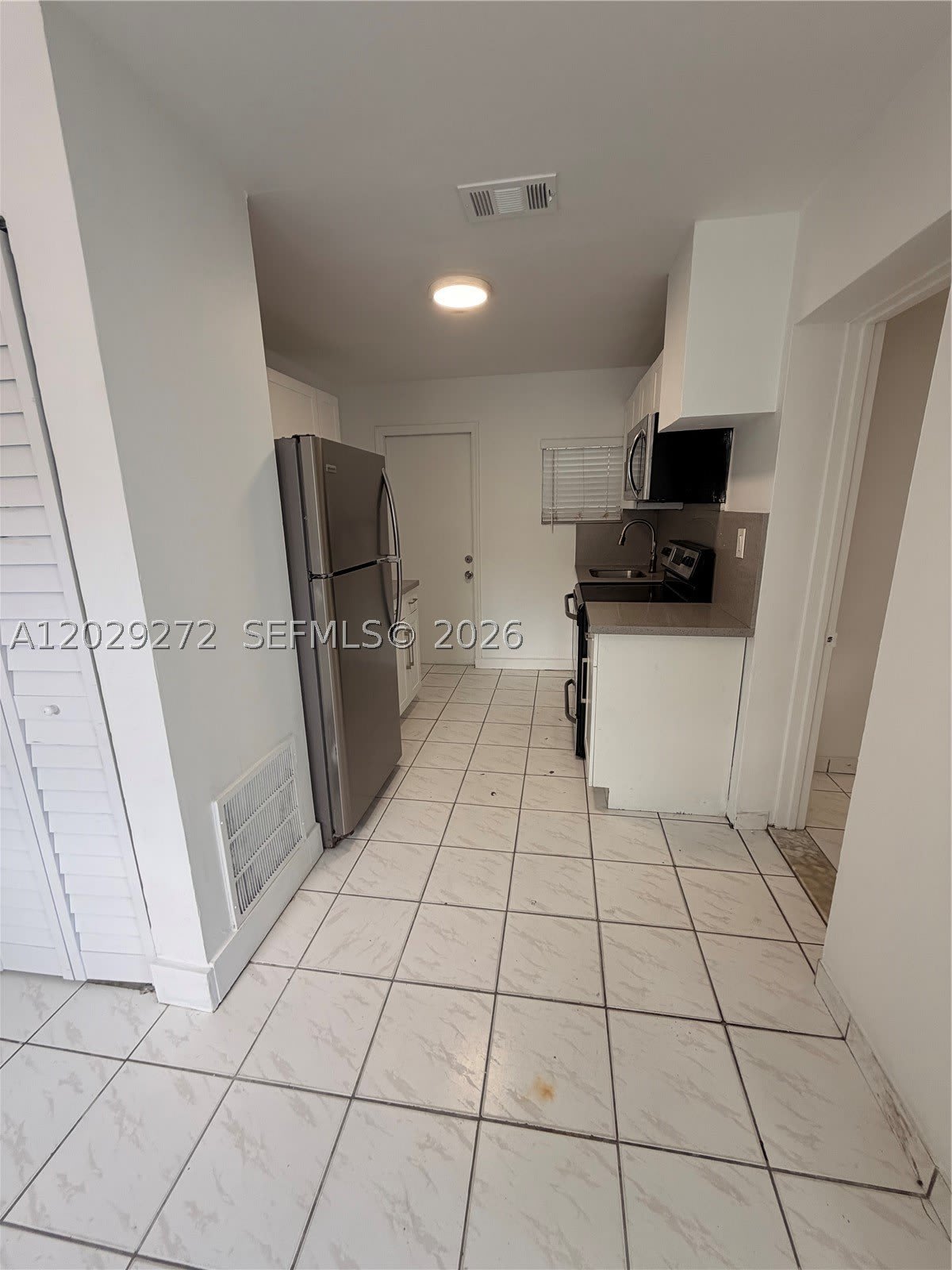 2420 NW 31st St – photo 3