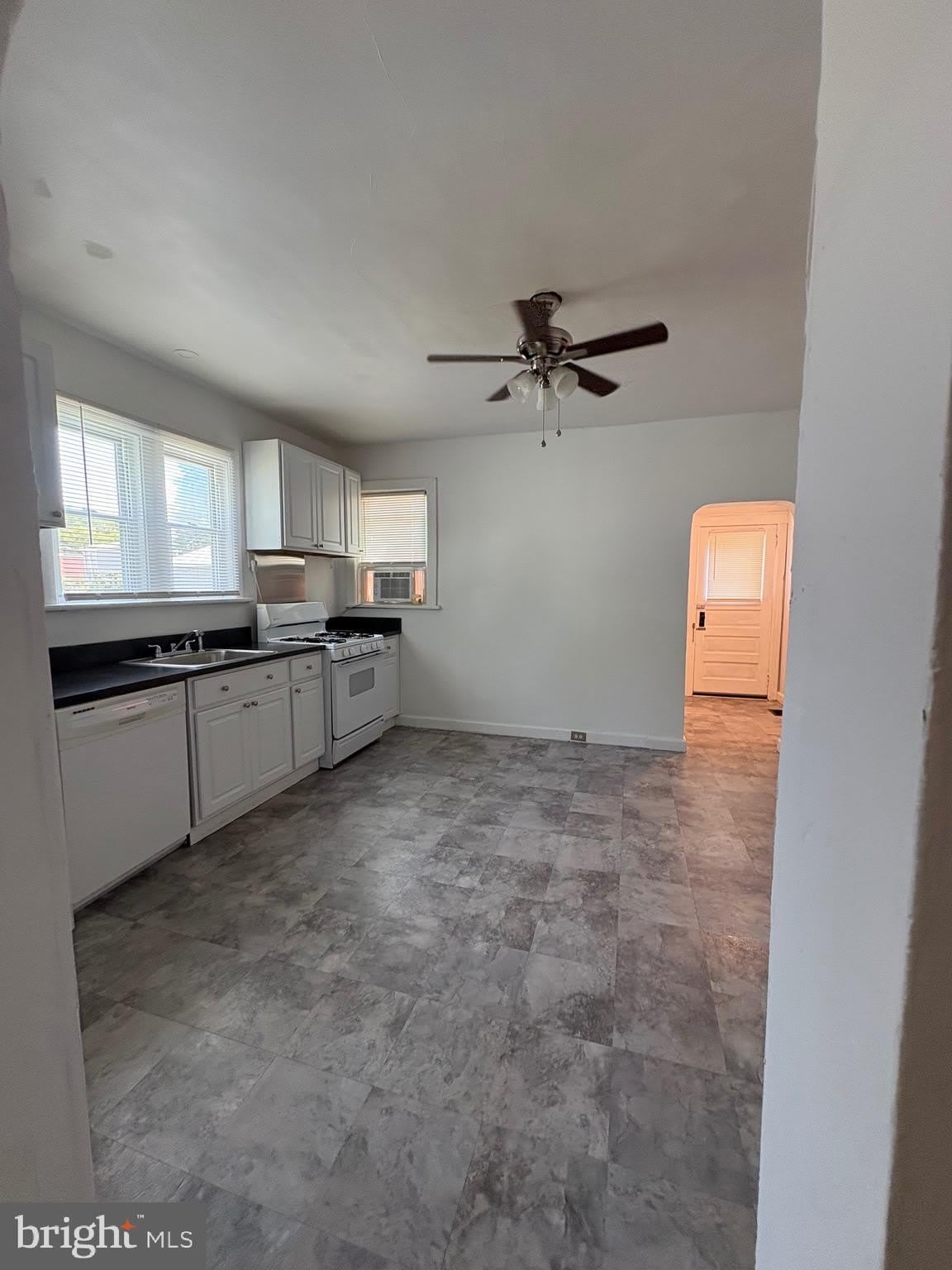 314 W 4TH Street – photo 5
