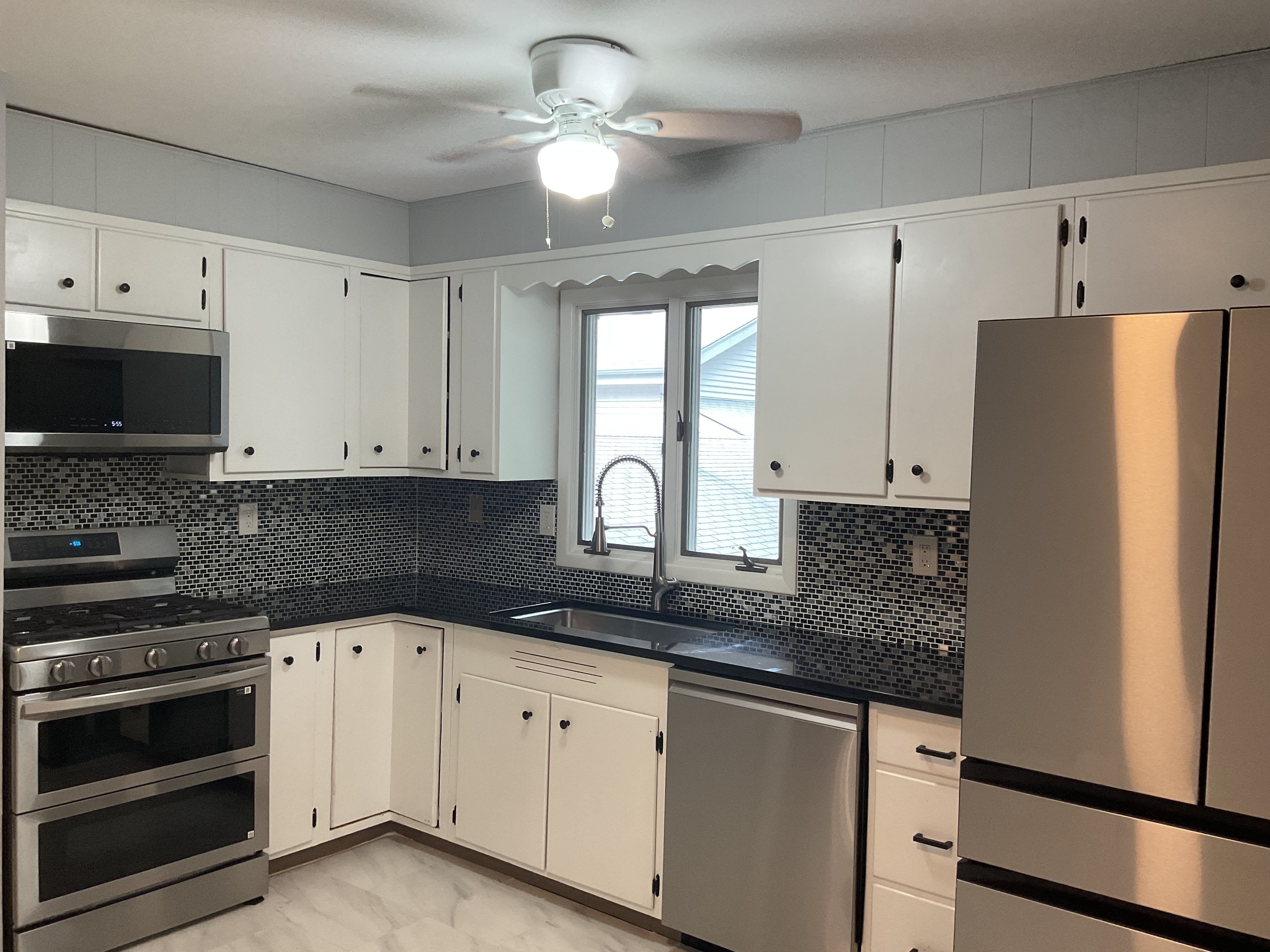442 Surrey Ln – photo 2