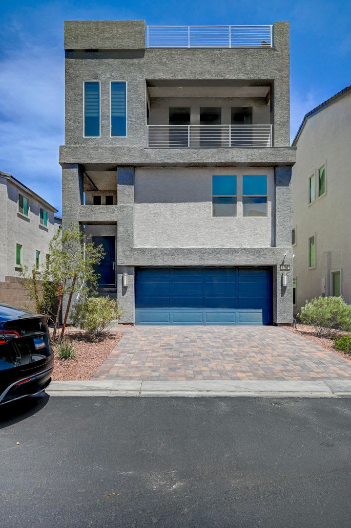 3 Story Home With Rooftop Deck Luxury Living – photo 2