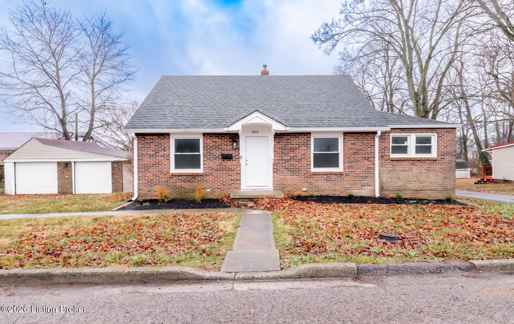204 W Warfield St – photo 1