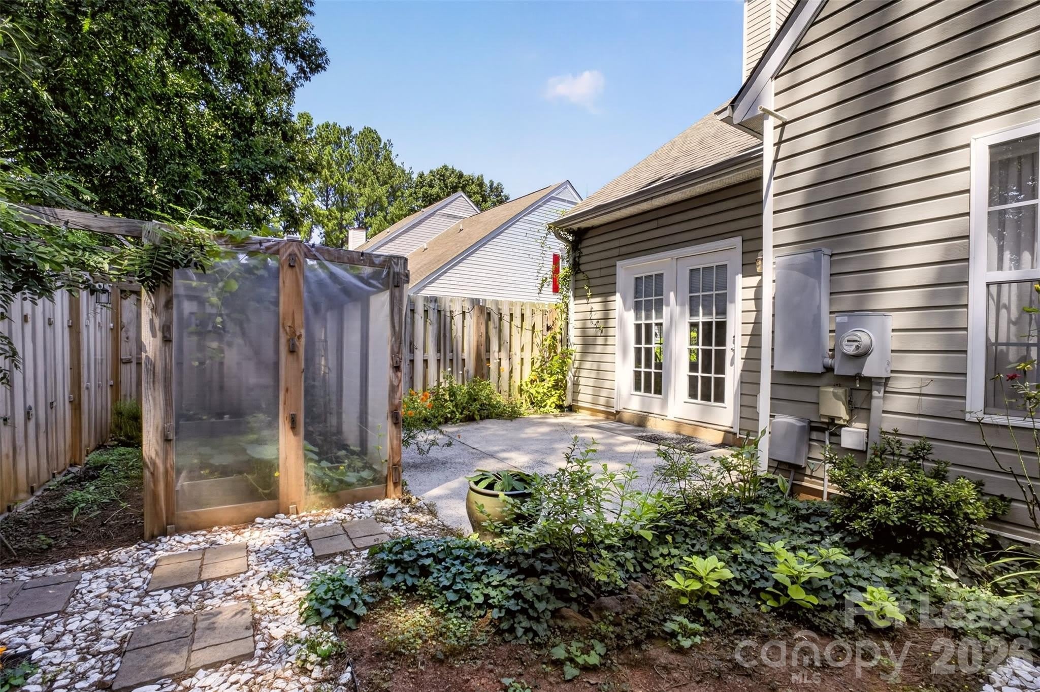 9020 Roseton Lane – photo 4