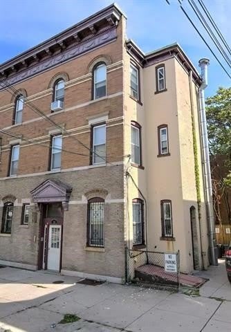 1138 SUMMIT AVE – photo 1