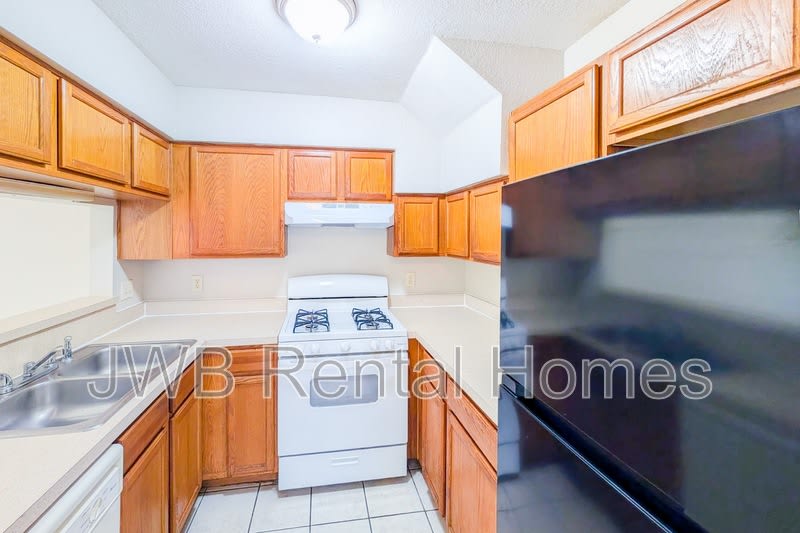 75 7Th St W – photo 2