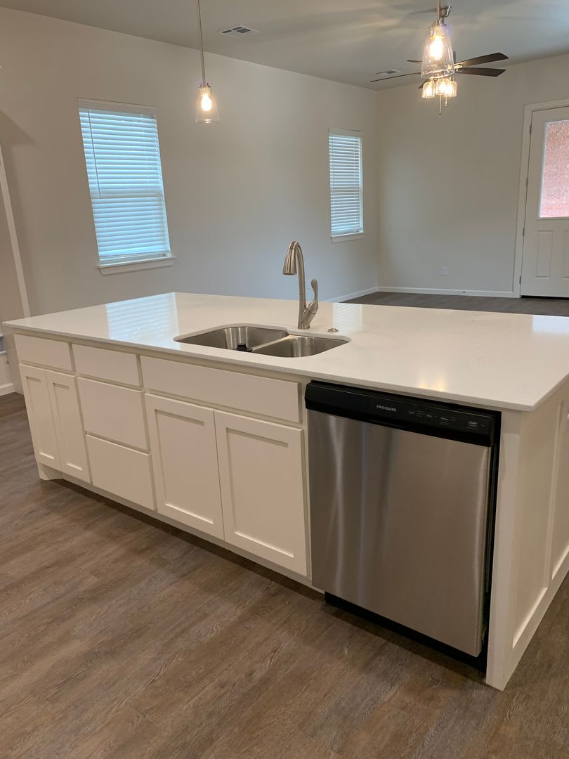 3 bedroom, 2.5 bathroom, 2 car garage Gated Neighborhood – photo 4