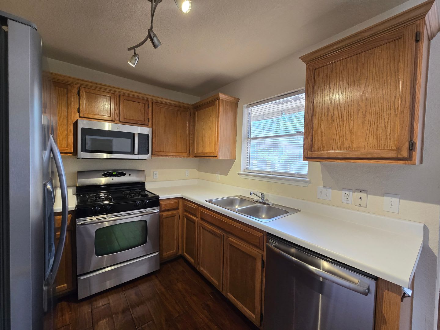 South Austin Living With Room To Spread Out – photo 5