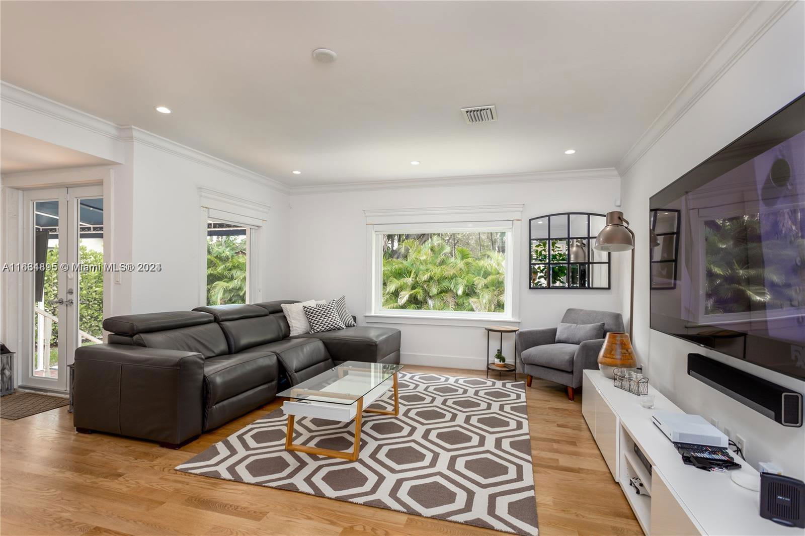 52 Montilla Avenue – photo 4