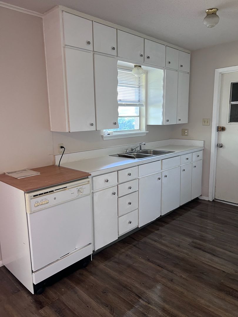 3 bdrm 2 bath house in quiet neighborhood – photo 3
