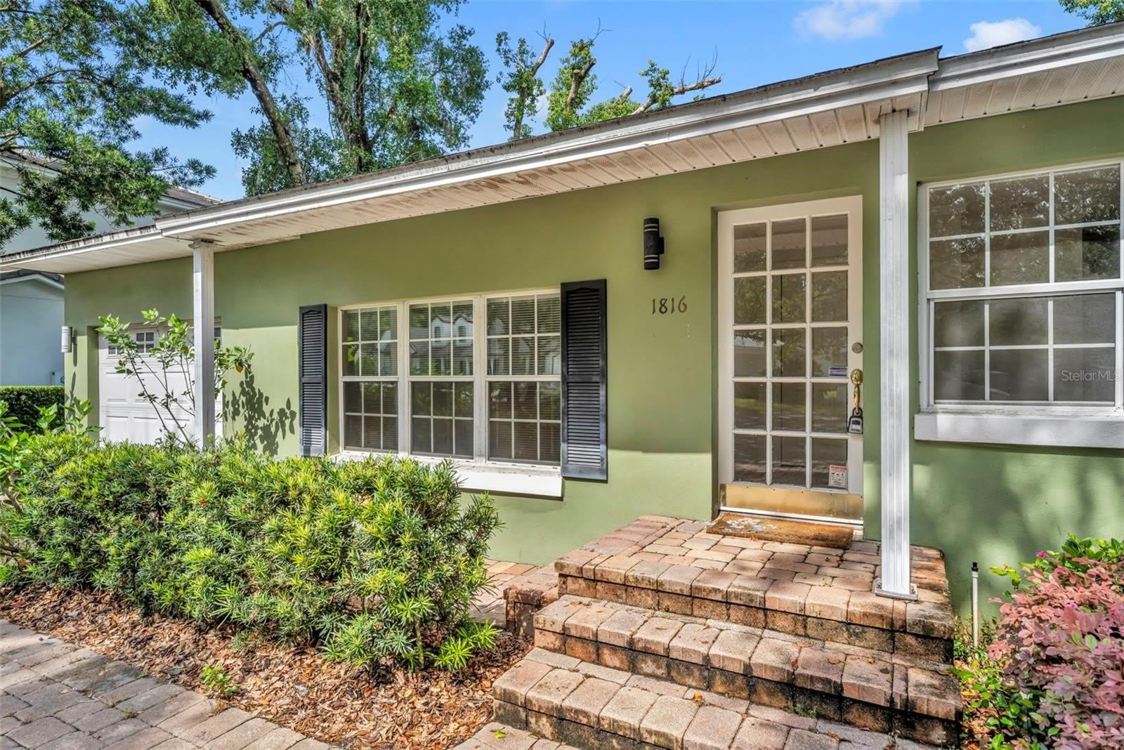 1816 MIZELL Avenue – photo 4