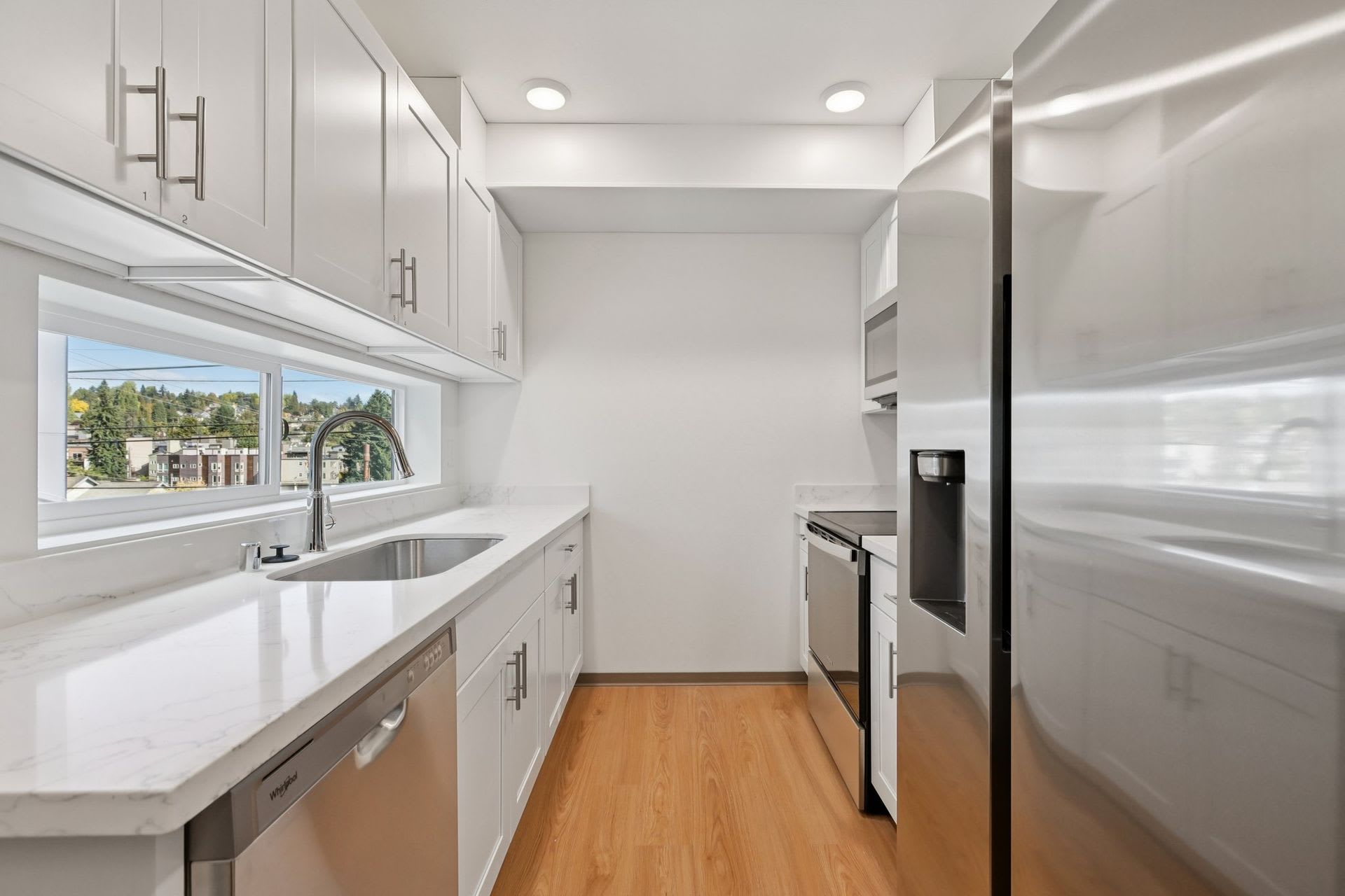 Brand New 6B3B Townhouse Near Uw – photo 1