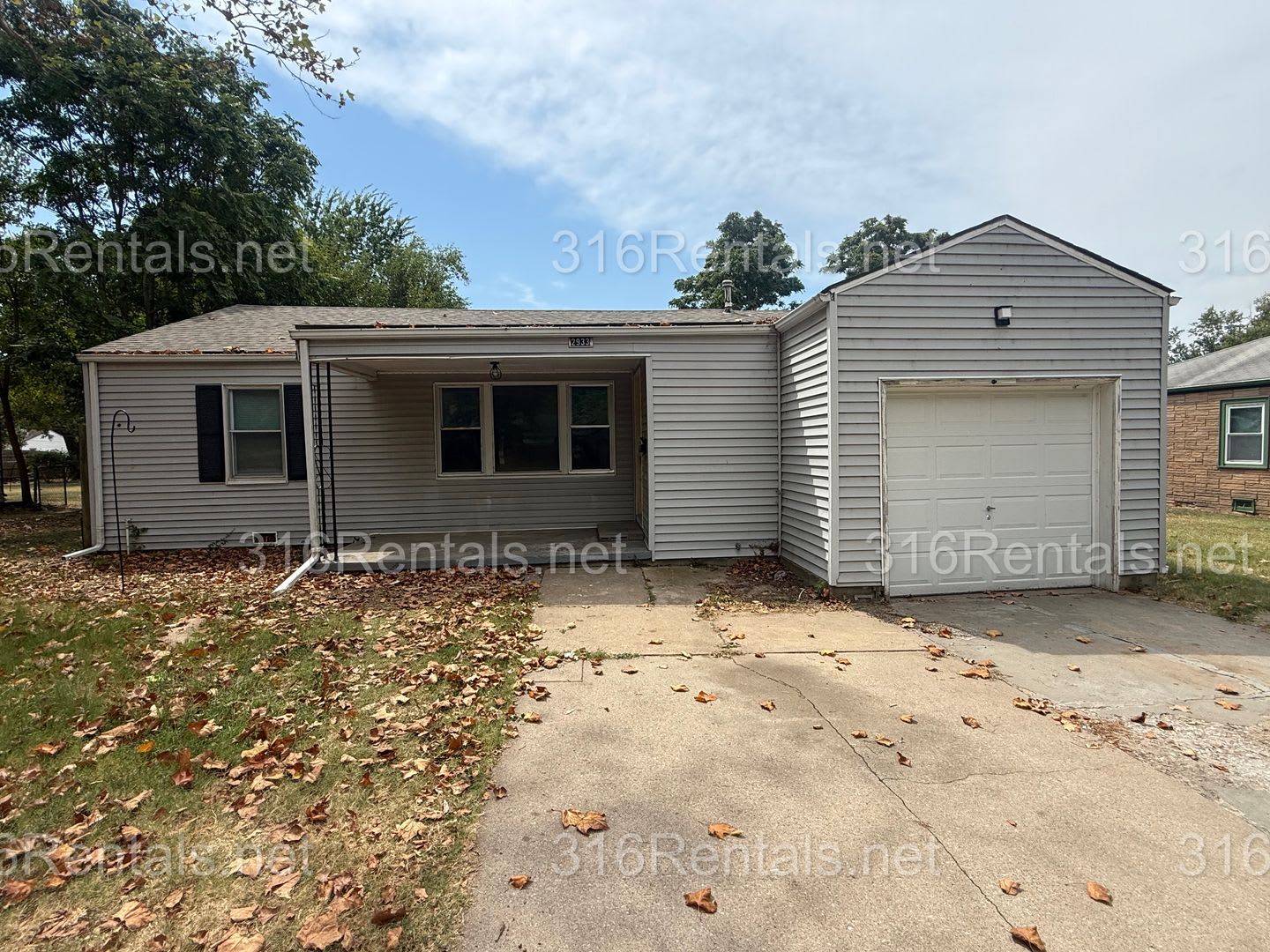 1345 4 Bedroom 1 Bathroom Beautiful Single Family Home – photo 1