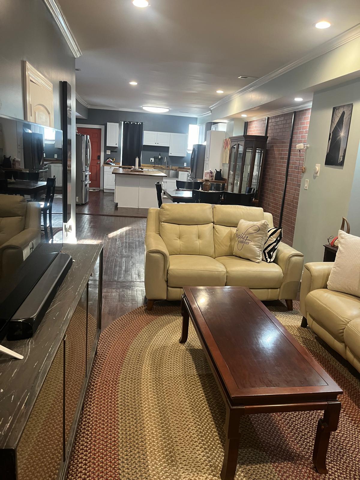 533 Leon Street – photo 1