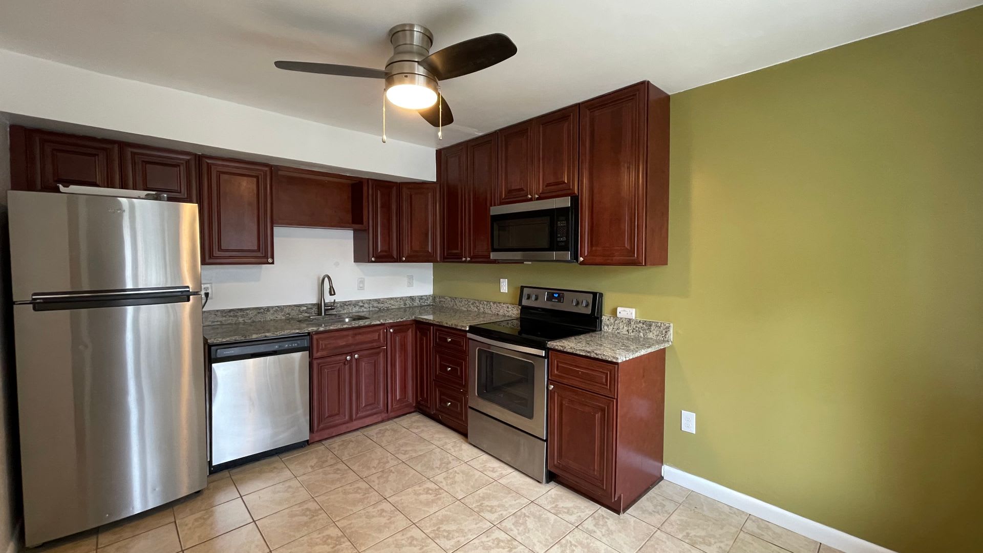 3-Bedroom Townhouse – photo 3