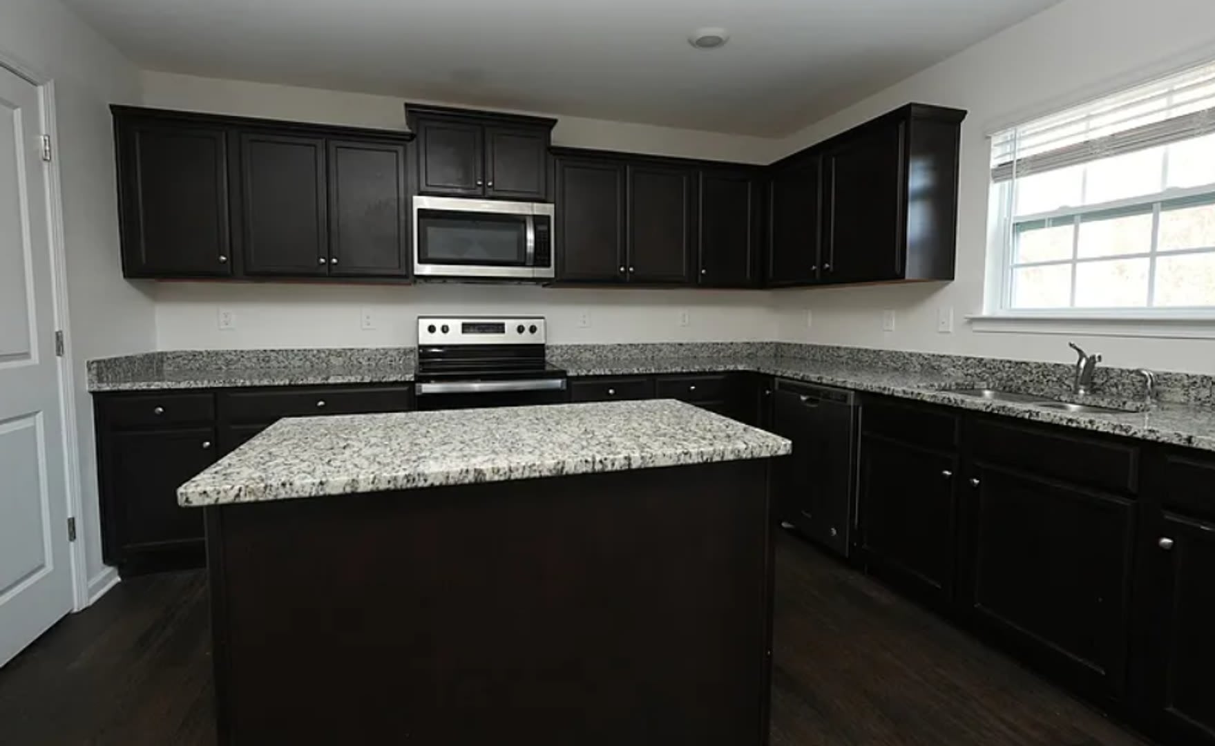 Coming Soon 3 Br 2Ba Single Family Home W Garage Open Living Area W Fireplace – photo 3