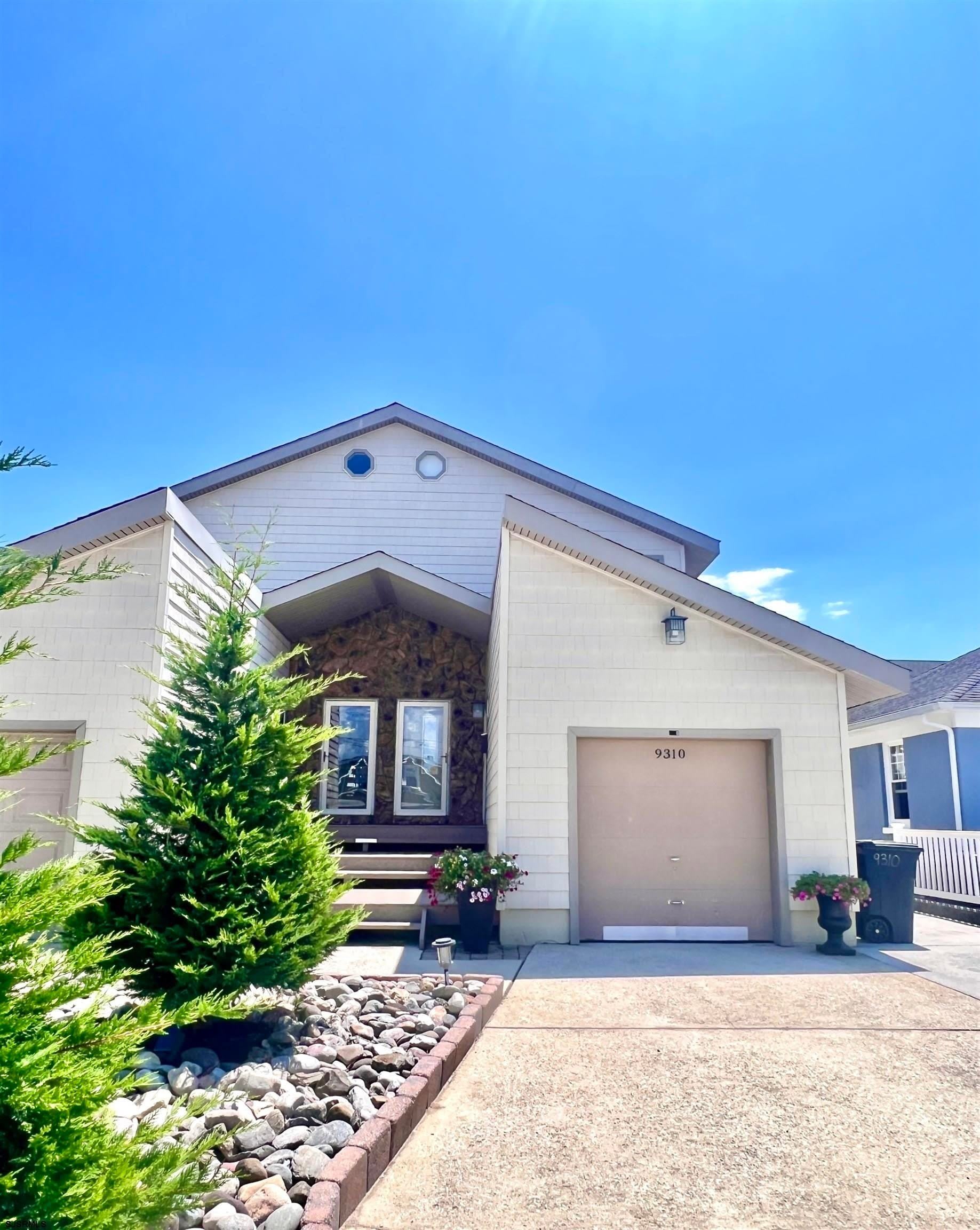 9310 Monmouth Ave – photo 3