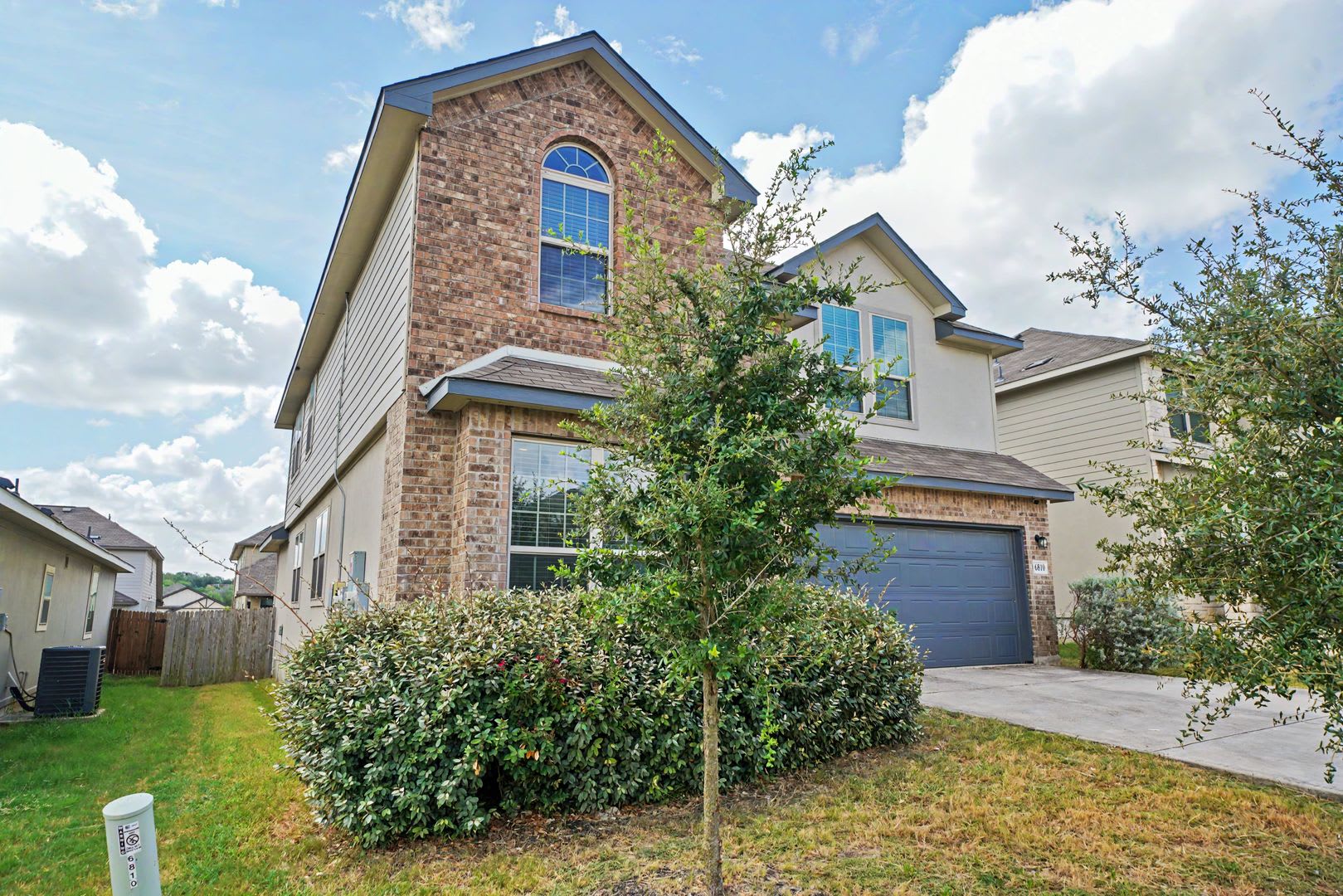 Spacious 5-Bedroom Home with Game Room and Solar Panels – photo 3