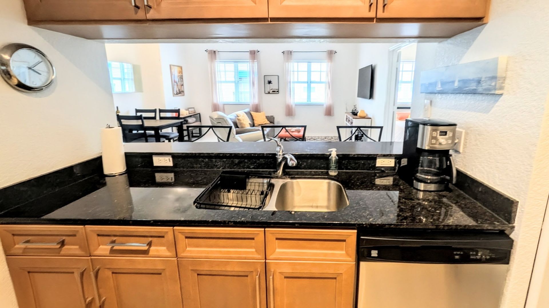 SEASONAL VACATION RENTAL IN THE BROADWAY PROMENADE! AVAILABLE DEC-APRIL 2027 – photo 5